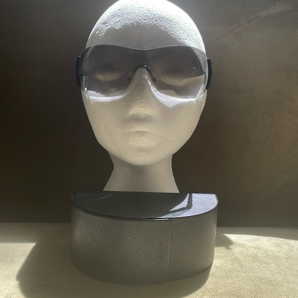 Authentic Prada sunglasses. Never worn. Rimless, with case - Picture 2 of 6